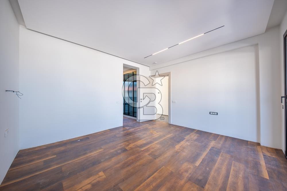 SEFERİHİSAR AKARCA'DA DENİZ MANZARALI 4+2 SATILIK VİLLA