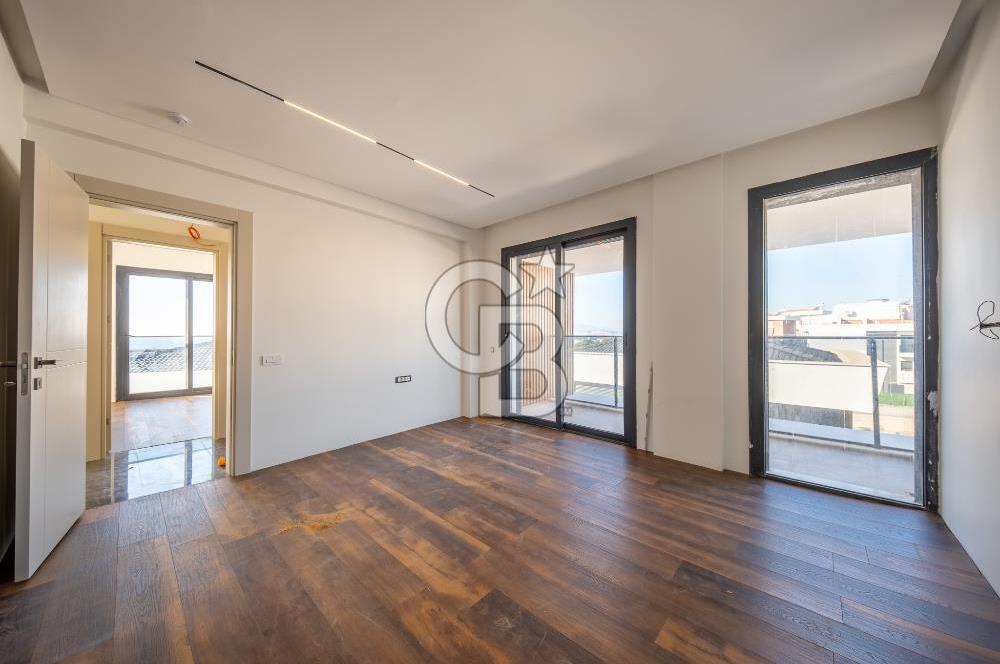 SEFERİHİSAR AKARCA'DA DENİZ MANZARALI 4+2 SATILIK VİLLA