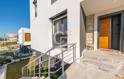 SEFERİHİSAR AKARCA'DA DENİZ MANZARALI 4+2 SATILIK VİLLA