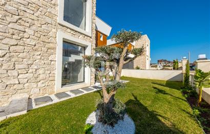 SEFERİHİSAR AKARCA DENİZ MANZARALI 4+2 SATILIK VİLLA