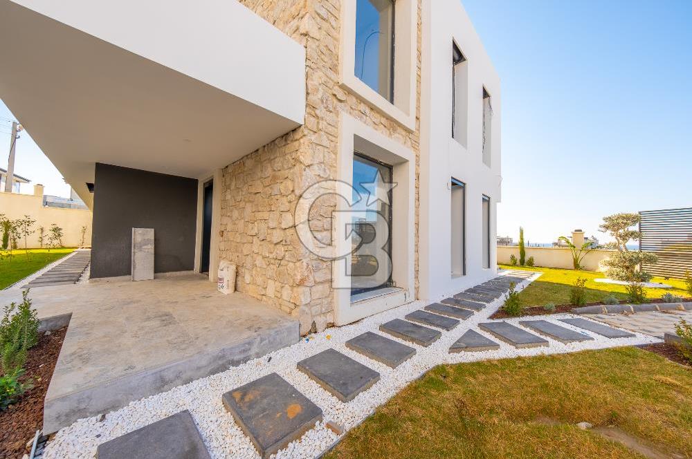 SEFERİHİSAR AKARCA DENİZ MANZARALI 4+2 SATILIK VİLLA