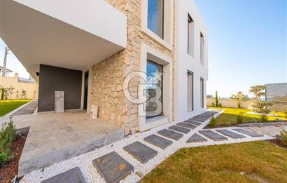 SEFERİHİSAR AKARCA DENİZ MANZARALI 4+2 SATILIK VİLLA