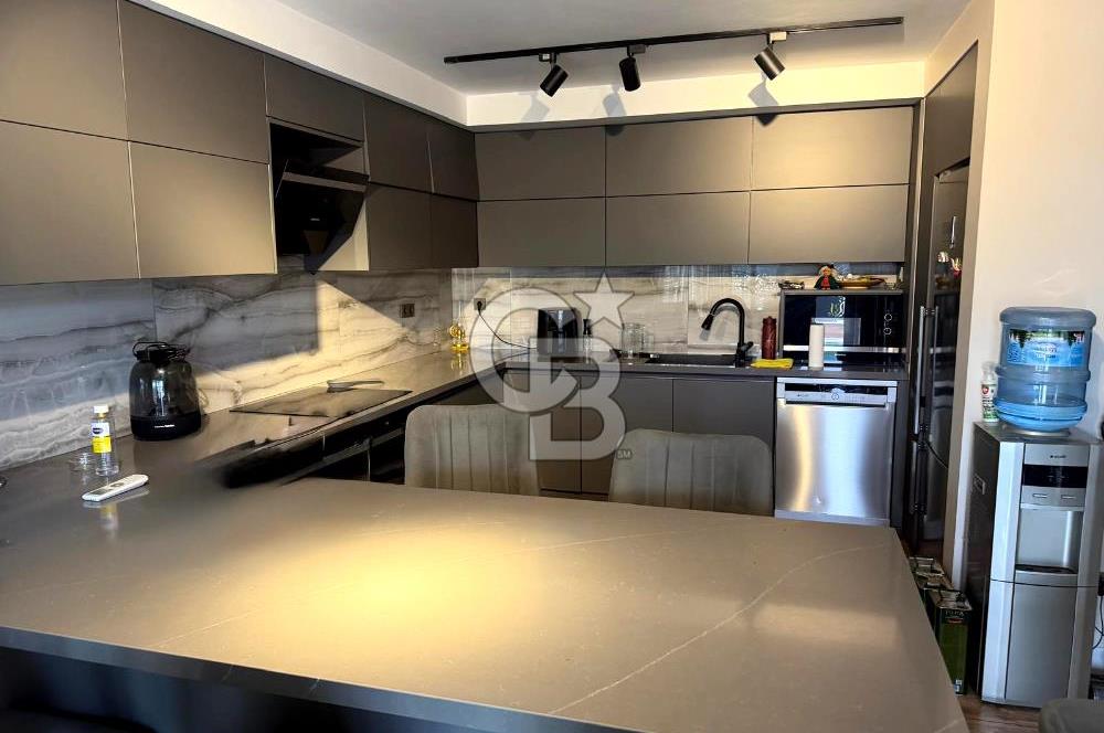 Sabah havuzunuzda güne başlayıp, akşamüstü kısa bir yürüyüşle Çeşme Marina’da kahvenizi yudumladığınızı hayal edin...