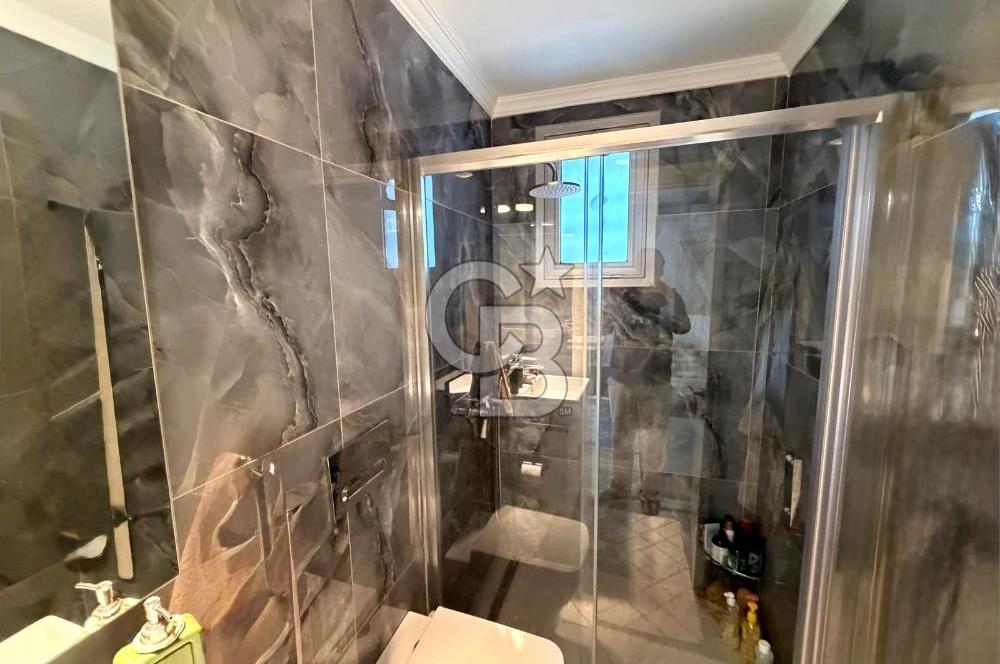 Sabah havuzunuzda güne başlayıp, akşamüstü kısa bir yürüyüşle Çeşme Marina’da kahvenizi yudumladığınızı hayal edin...