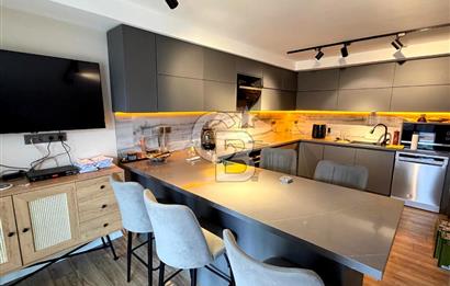 Sabah havuzunuzda güne başlayıp, akşamüstü kısa bir yürüyüşle Çeşme Marina’da kahvenizi yudumladığınızı hayal edin...