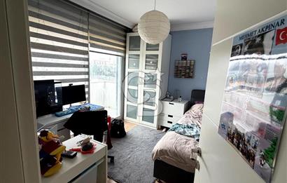 Sabah havuzunuzda güne başlayıp, akşamüstü kısa bir yürüyüşle Çeşme Marina’da kahvenizi yudumladığınızı hayal edin...