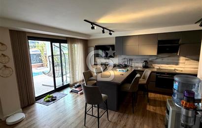 Sabah havuzunuzda güne başlayıp, akşamüstü kısa bir yürüyüşle Çeşme Marina’da kahvenizi yudumladığınızı hayal edin...