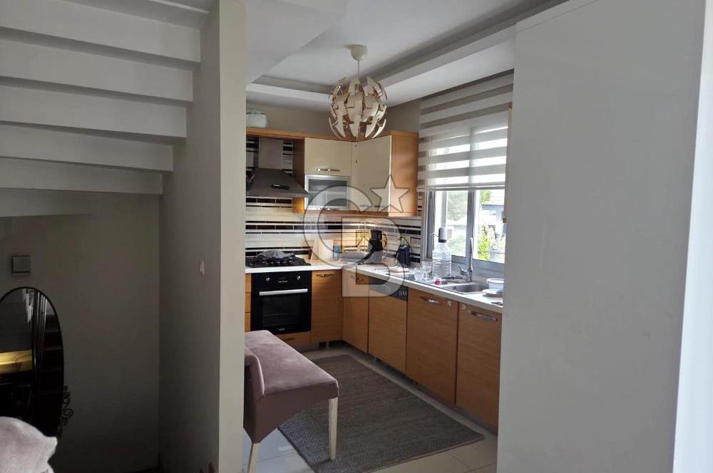 Sabah havuzunuzda güne başlayıp, akşamüstü kısa bir yürüyüşle Çeşme Marina’da kahvenizi yudumladığınızı hayal edin...