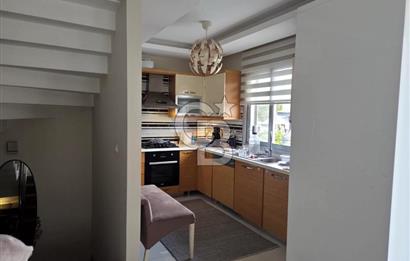 Sabah havuzunuzda güne başlayıp, akşamüstü kısa bir yürüyüşle Çeşme Marina’da kahvenizi yudumladığınızı hayal edin...