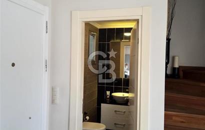 Sabah havuzunuzda güne başlayıp, akşamüstü kısa bir yürüyüşle Çeşme Marina’da kahvenizi yudumladığınızı hayal edin...