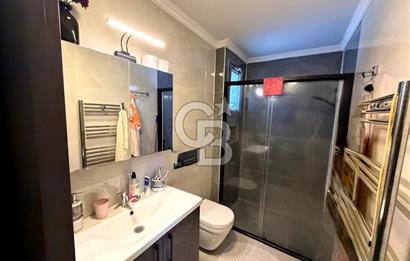 Sabah havuzunuzda güne başlayıp, akşamüstü kısa bir yürüyüşle Çeşme Marina’da kahvenizi yudumladığınızı hayal edin...