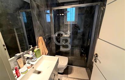 Sabah havuzunuzda güne başlayıp, akşamüstü kısa bir yürüyüşle Çeşme Marina’da kahvenizi yudumladığınızı hayal edin...