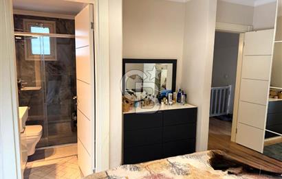 Sabah havuzunuzda güne başlayıp, akşamüstü kısa bir yürüyüşle Çeşme Marina’da kahvenizi yudumladığınızı hayal edin...