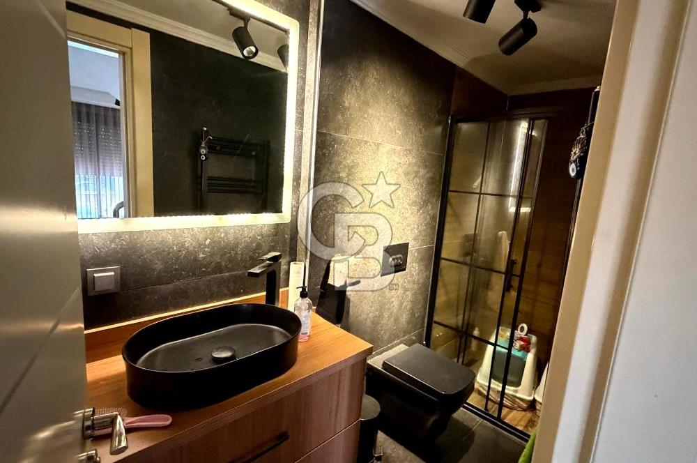 Sabah havuzunuzda güne başlayıp, akşamüstü kısa bir yürüyüşle Çeşme Marina’da kahvenizi yudumladığınızı hayal edin...