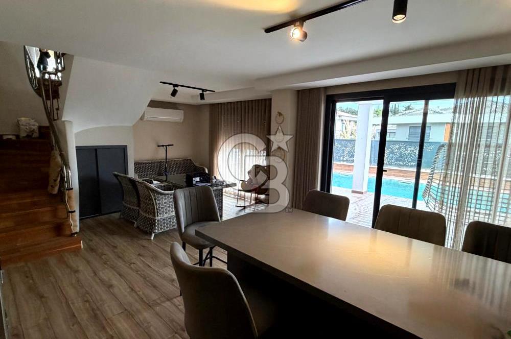 Sabah havuzunuzda güne başlayıp, akşamüstü kısa bir yürüyüşle Çeşme Marina’da kahvenizi yudumladığınızı hayal edin...