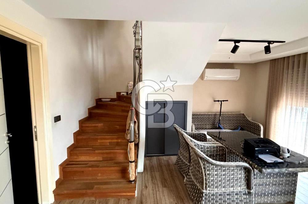 Sabah havuzunuzda güne başlayıp, akşamüstü kısa bir yürüyüşle Çeşme Marina’da kahvenizi yudumladığınızı hayal edin...