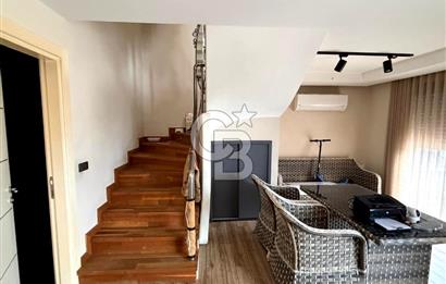 Sabah havuzunuzda güne başlayıp, akşamüstü kısa bir yürüyüşle Çeşme Marina’da kahvenizi yudumladığınızı hayal edin...