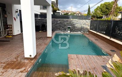 Sabah havuzunuzda güne başlayıp, akşamüstü kısa bir yürüyüşle Çeşme Marina’da kahvenizi yudumladığınızı hayal edin...