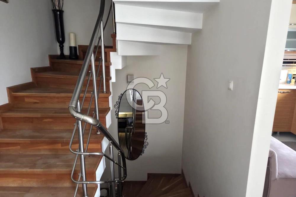 Sabah havuzunuzda güne başlayıp, akşamüstü kısa bir yürüyüşle Çeşme Marina’da kahvenizi yudumladığınızı hayal edin...