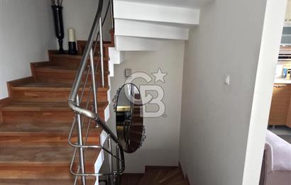 Sabah havuzunuzda güne başlayıp, akşamüstü kısa bir yürüyüşle Çeşme Marina’da kahvenizi yudumladığınızı hayal edin...