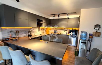 Sabah havuzunuzda güne başlayıp, akşamüstü kısa bir yürüyüşle Çeşme Marina’da kahvenizi yudumladığınızı hayal edin...