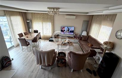 Sabah havuzunuzda güne başlayıp, akşamüstü kısa bir yürüyüşle Çeşme Marina’da kahvenizi yudumladığınızı hayal edin...