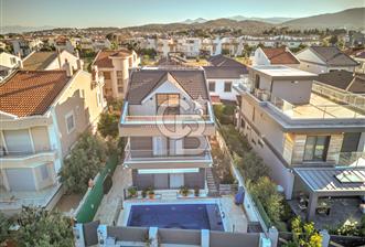 URLA ATATÜRK MAHALLESİNDE 5+1 MÜSTAKİL HAVUZLU TRİPLEKS VİLLA - 9 - 331291