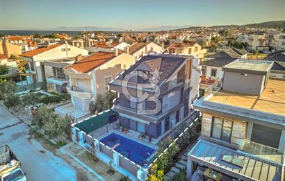 URLA ATATÜRK MAHALLESİNDE 5+1 MÜSTAKİL HAVUZLU TRİPLEKS VİLLA