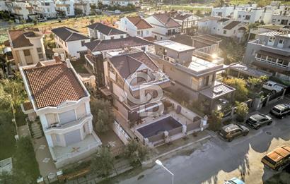 URLA ATATÜRK MAHALLESİNDE 5+1 MÜSTAKİL HAVUZLU TRİPLEKS VİLLA