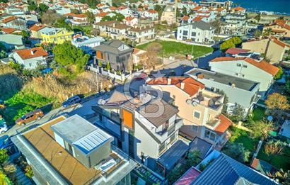 URLA ATATÜRK MAHALLESİNDE 5+1 MÜSTAKİL HAVUZLU TRİPLEKS VİLLA