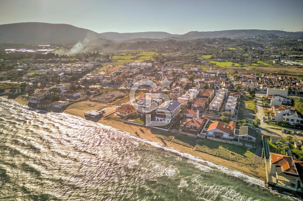 URLA ATATÜRK MAHALLESİNDE 5+1 MÜSTAKİL HAVUZLU TRİPLEKS VİLLA