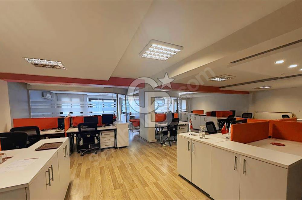 Alsancak İsmet Kaptan'da Cadde Üzeri Tam Kat Donanımlı Ofis