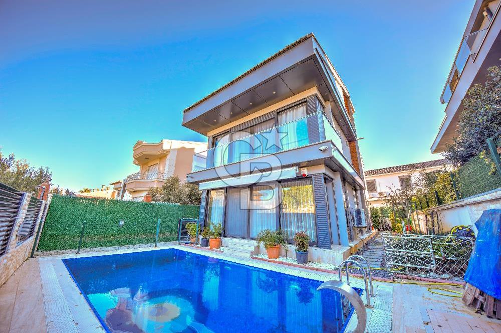 URLA ATATÜRK MAHALLESİNDE 5+1 MÜSTAKİL HAVUZLU TRİPLEKS VİLLA