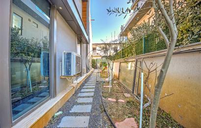 URLA ATATÜRK MAHALLESİNDE 5+1 MÜSTAKİL HAVUZLU TRİPLEKS VİLLA