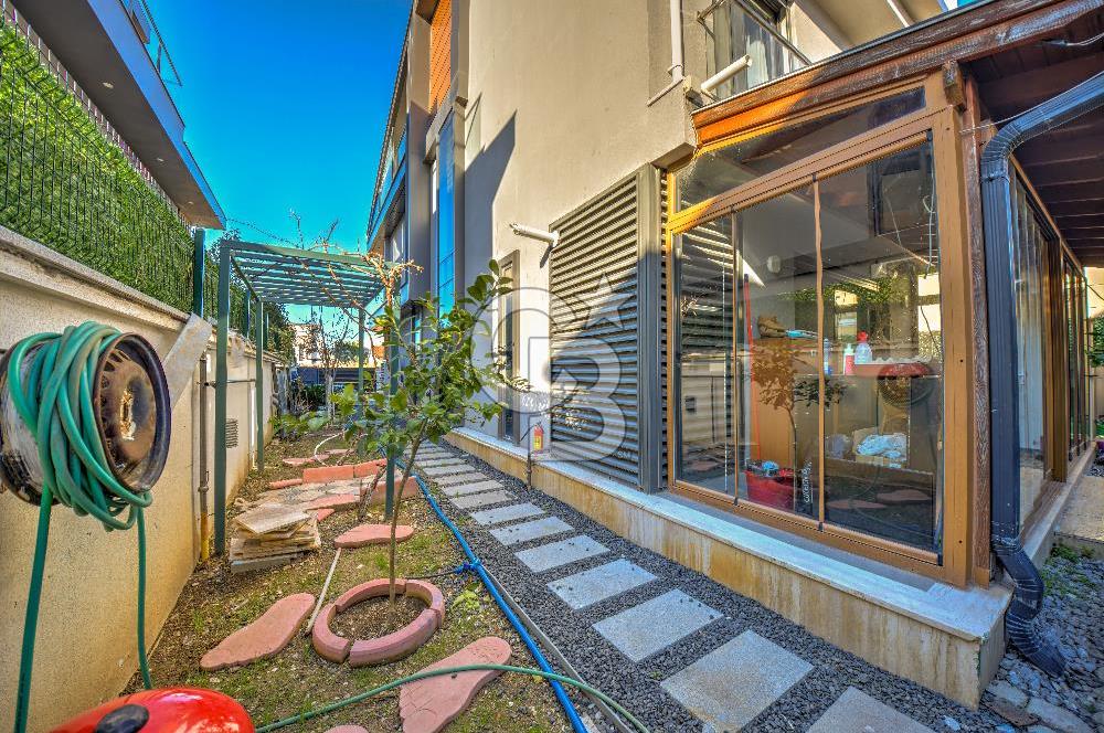 URLA ATATÜRK MAHALLESİNDE 5+1 MÜSTAKİL HAVUZLU TRİPLEKS VİLLA