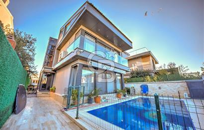 URLA ATATÜRK MAHALLESİNDE 5+1 MÜSTAKİL HAVUZLU TRİPLEKS VİLLA