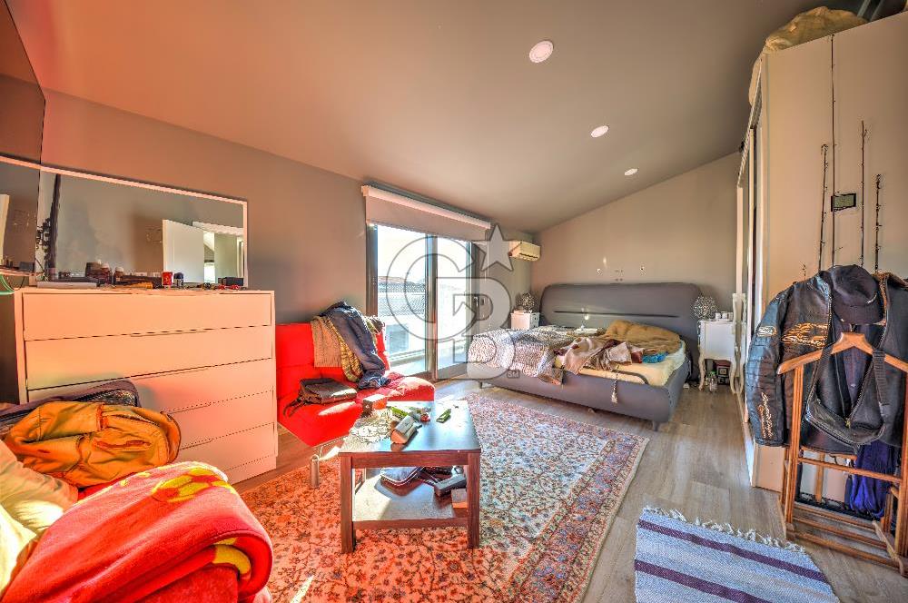 URLA ATATÜRK MAHALLESİNDE 5+1 MÜSTAKİL HAVUZLU TRİPLEKS VİLLA