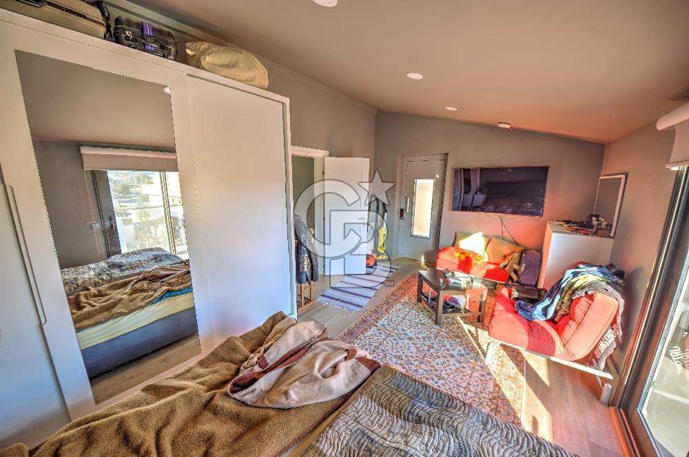 URLA ATATÜRK MAHALLESİNDE 5+1 MÜSTAKİL HAVUZLU TRİPLEKS VİLLA