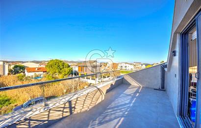 URLA ATATÜRK MAHALLESİNDE 5+1 MÜSTAKİL HAVUZLU TRİPLEKS VİLLA