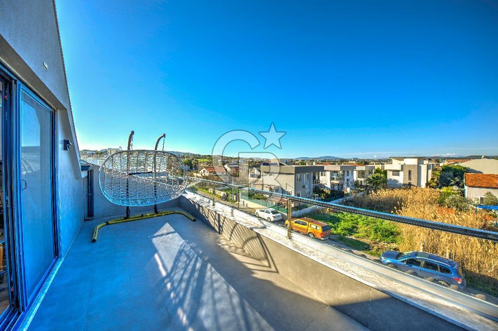 URLA ATATÜRK MAHALLESİNDE 5+1 MÜSTAKİL HAVUZLU TRİPLEKS VİLLA