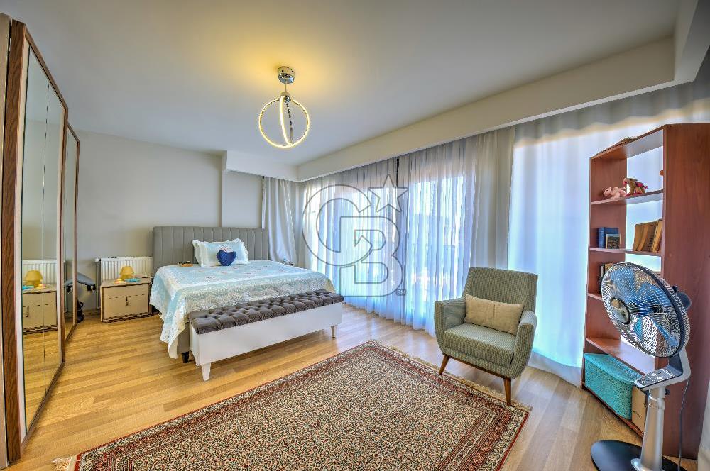 URLA ATATÜRK MAHALLESİNDE 5+1 MÜSTAKİL HAVUZLU TRİPLEKS VİLLA