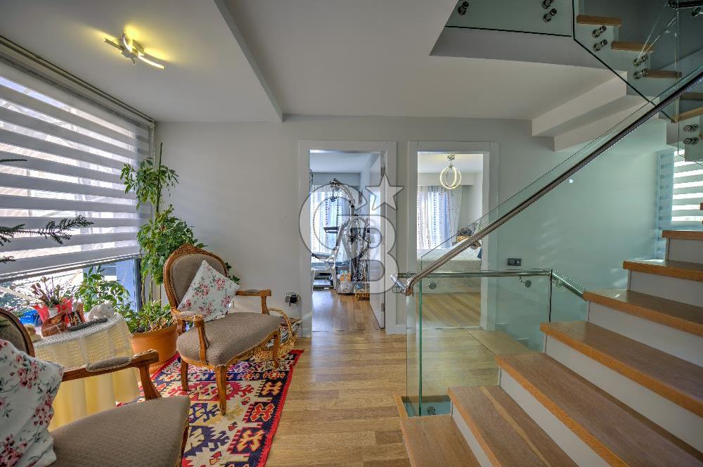 URLA ATATÜRK MAHALLESİNDE 5+1 MÜSTAKİL HAVUZLU TRİPLEKS VİLLA