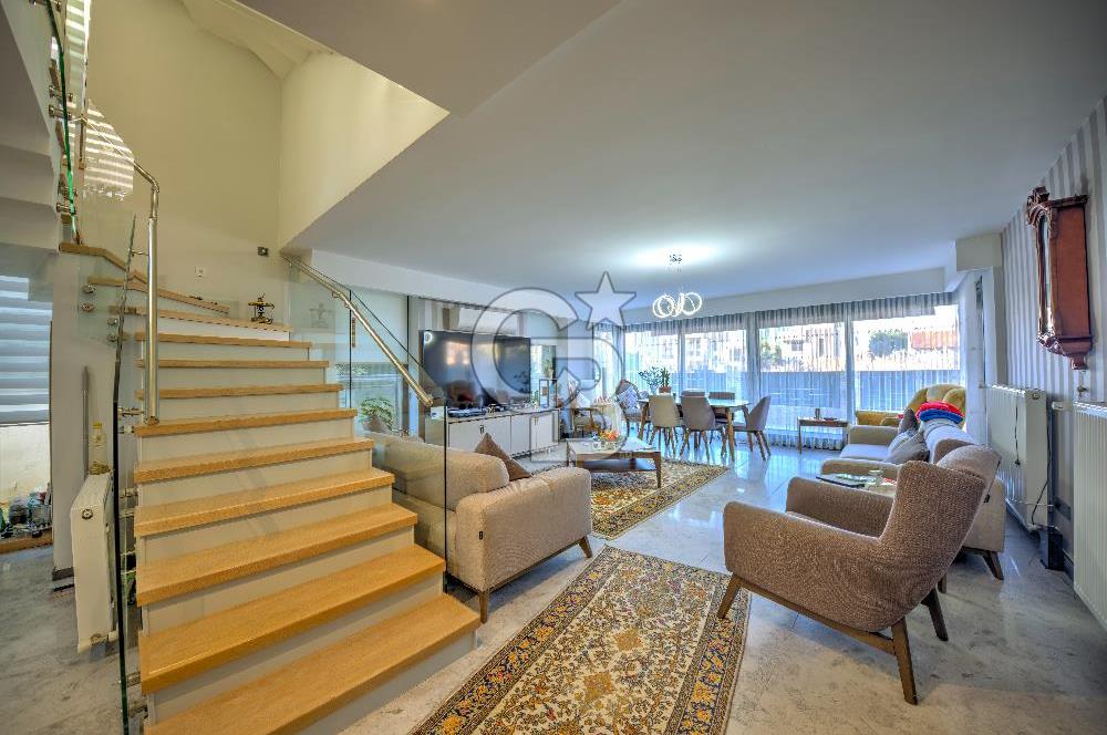 URLA ATATÜRK MAHALLESİNDE 5+1 MÜSTAKİL HAVUZLU TRİPLEKS VİLLA