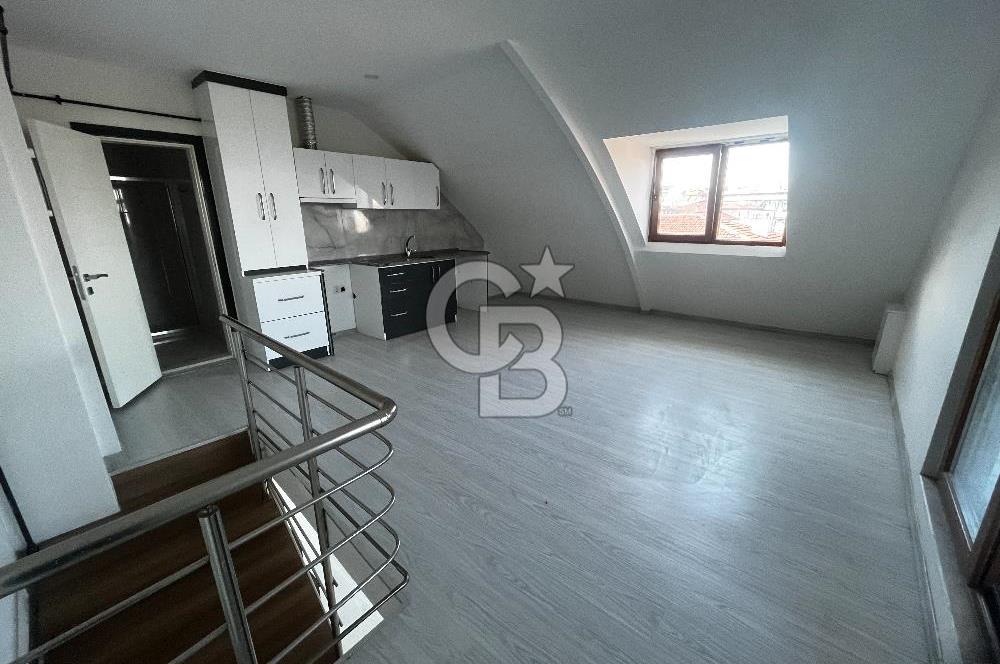 Akkonak Mahallesinde 6 Yaşında Asansörlü Dubleks Daire