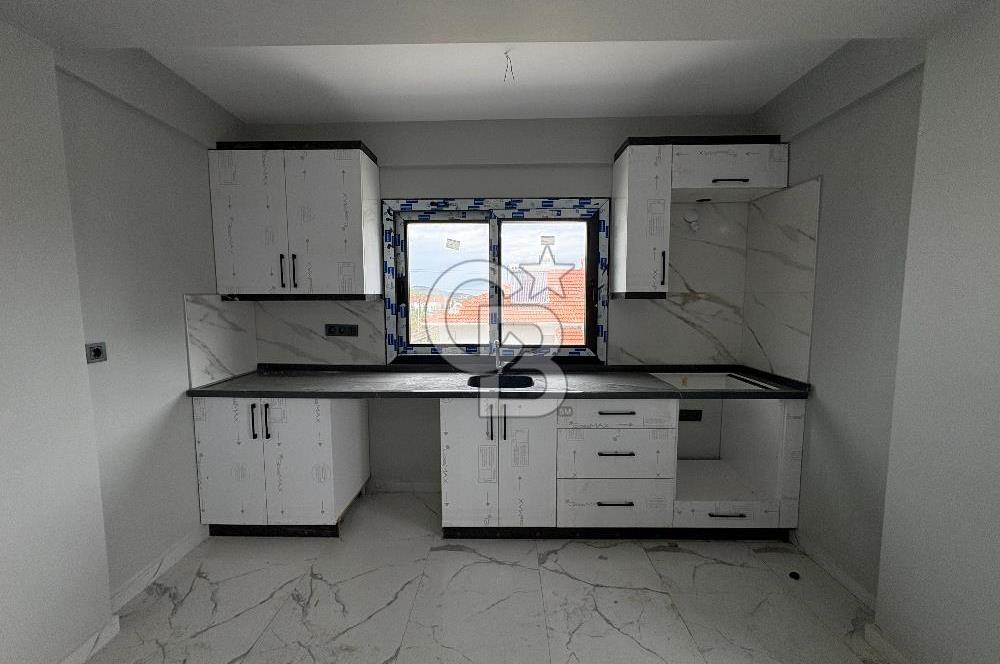 URLA MERKEZDE 1+1 DOĞALGAZLI GENİŞ SIFIR KİRALIK DAİRE
