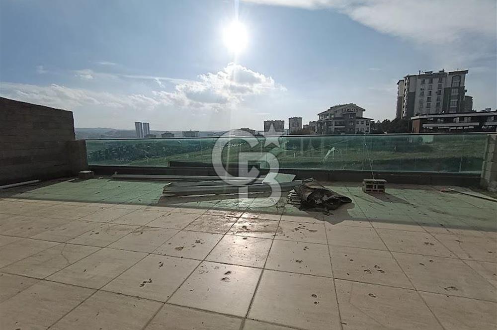 MEHMET RIFAT BÖREKÇİ CADDESİ'NDE İKİ KATLI KİRALIK DÜKKAN