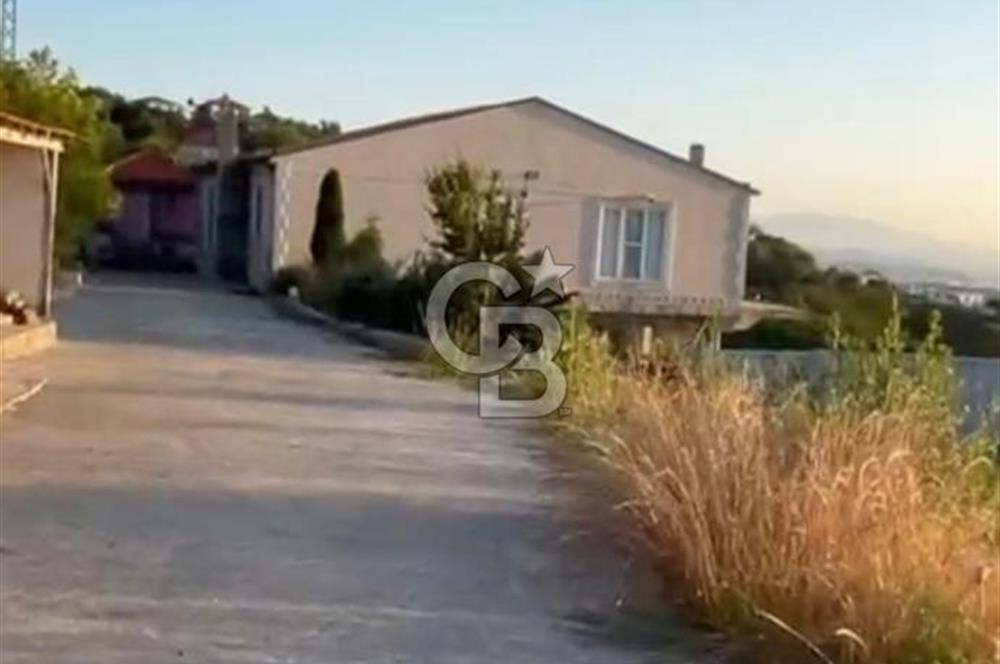 HENDEK DEREKÖY YOLA 155 M CEPHE İÇİNDE EV OLAN 0.40 KONUT İMARLI