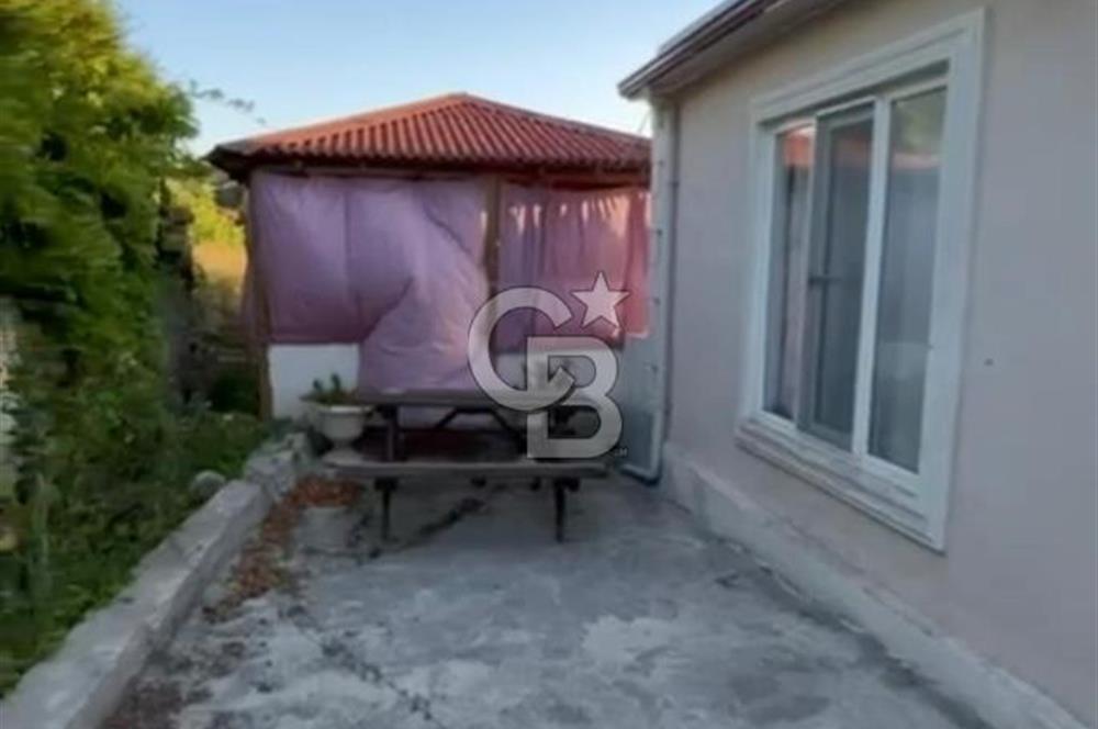 HENDEK DEREKÖY YOLA 155 M CEPHE İÇİNDE EV OLAN 0.40 KONUT İMARLI