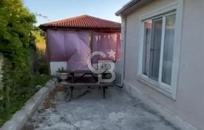 HENDEK DEREKÖY YOLA 155 M CEPHE İÇİNDE EV OLAN 0.40 KONUT İMARLI