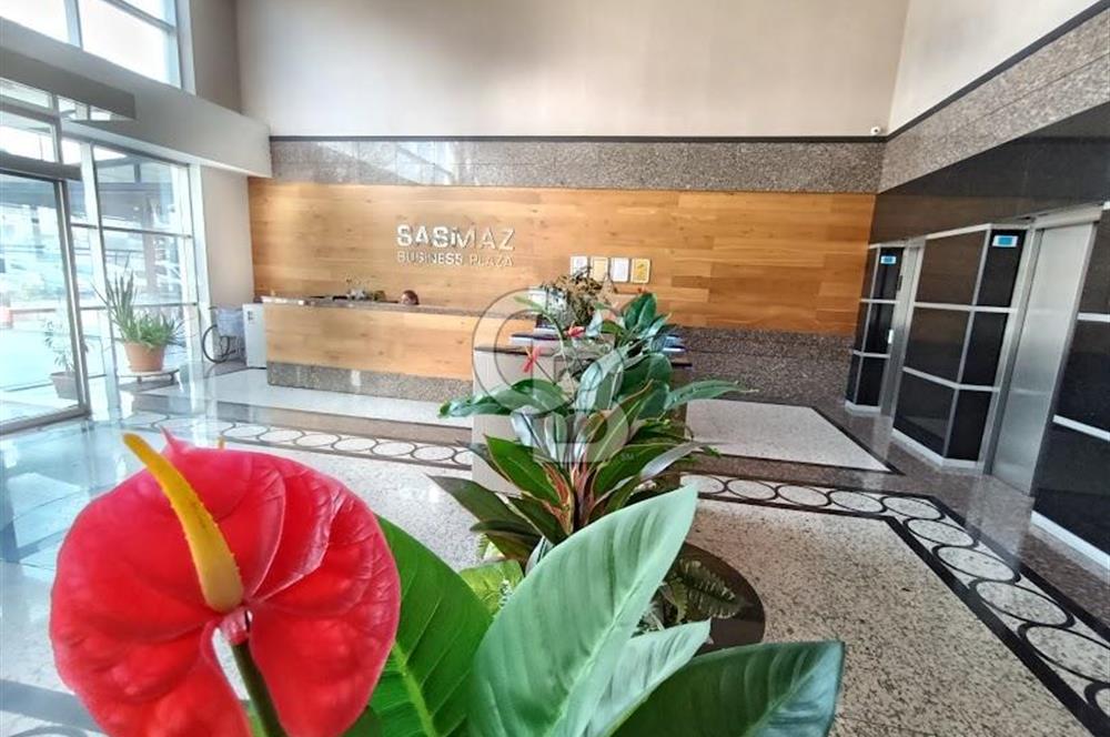 ŞAŞMAZ MERKEZDE CADDE ÜZERİNDE ŞEREFİYELİ 3 CEPHELİ KATTA OFİS